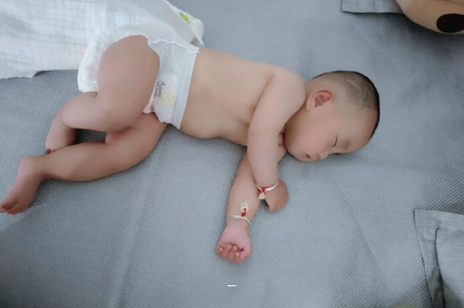 天水宝宝胳膊上起红疙瘩